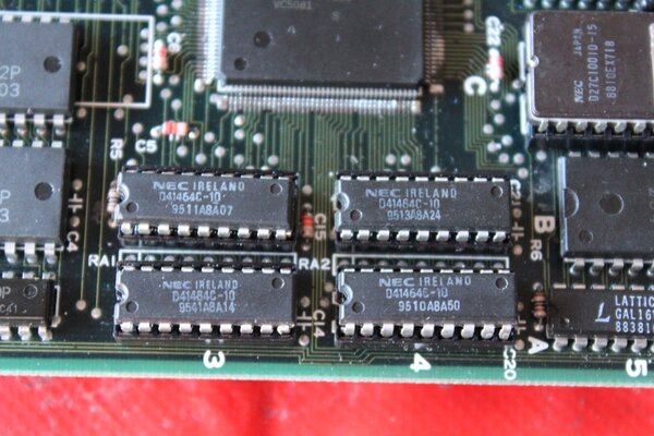 Nuevas memorias RAM NEC uPD4164C instaladas en la placa Heavy Unit