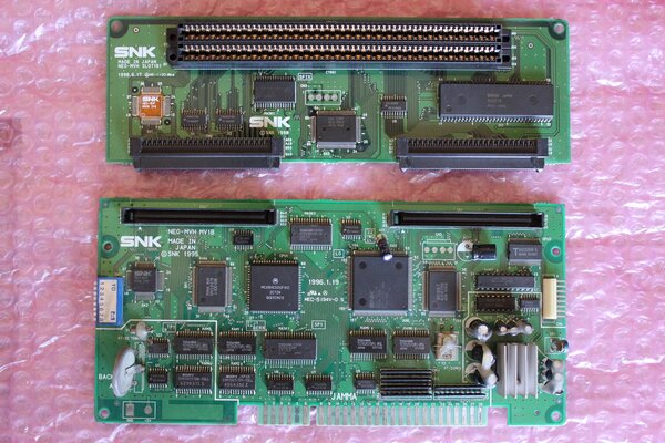 Detalle del circuito de una Neo-Geo MV1B barata de Aliexpress