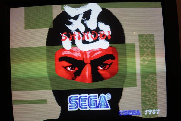 Placa Sega System 16B reparada y funcionando con el juego Shinobi